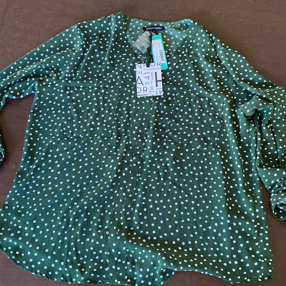 Stitch Fix blouse green with polka dots. NWT smoke free home